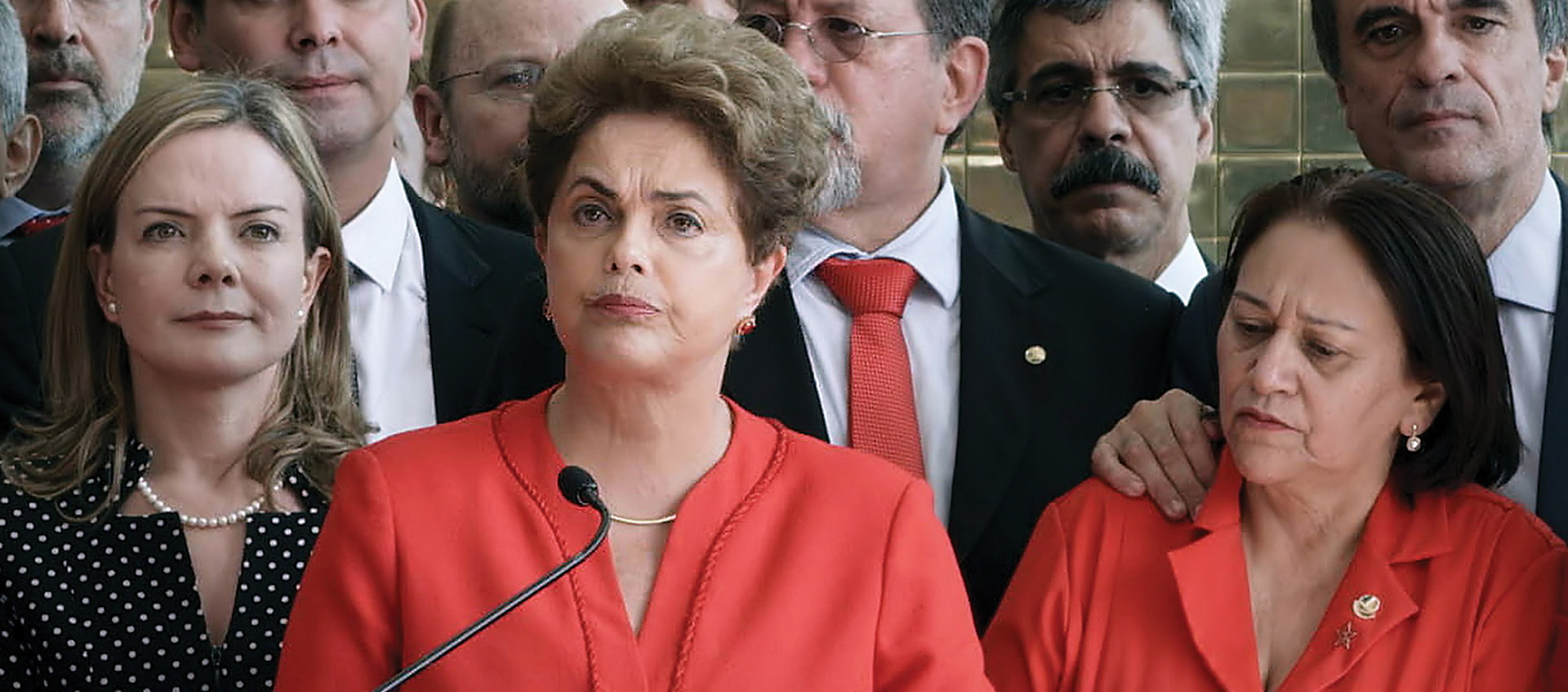 Dilma Rousseff speaks in front of crowd