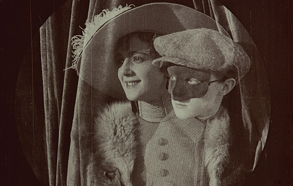 Still from the 1915 silent adventure film Filibus